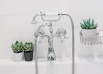 Badezimmer-Dekoration mit Pflanzen