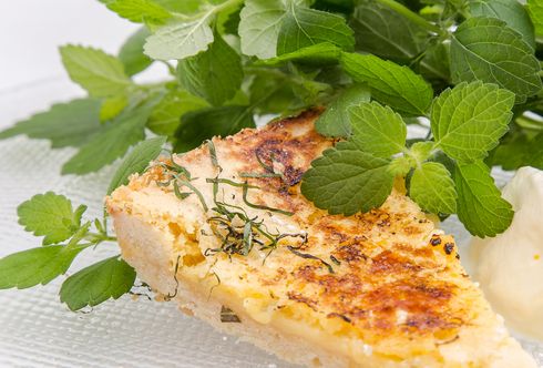 Zitronentarte mit Melisse