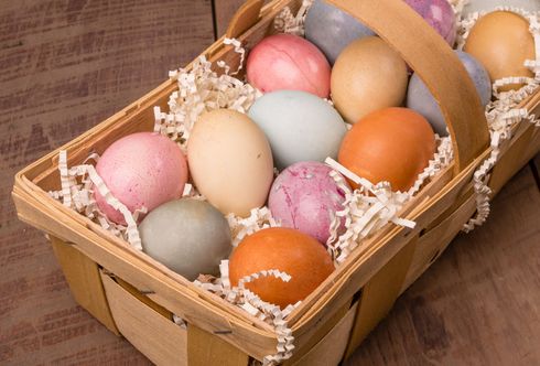 Des Ostereis Farbe - natürliches Färben
