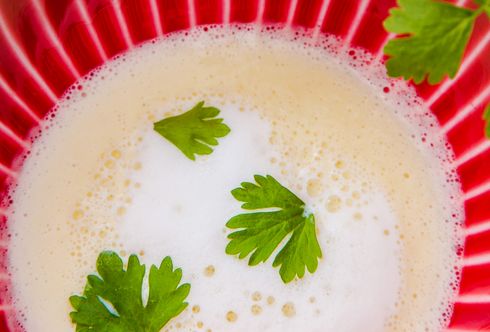 Selleriesuppe mit Schnittsellerie