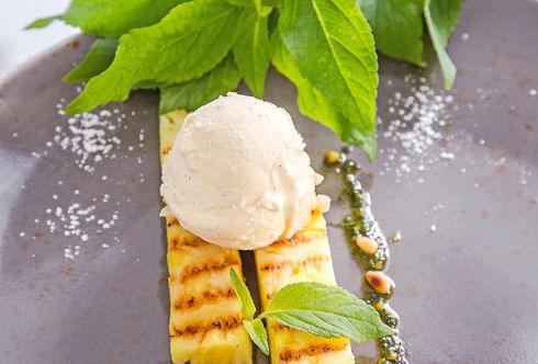 Gegrille Ananas und Kokos-Schlag