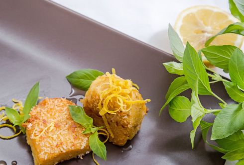 Gebratene Zitronenpolenta mit Zitronenbasilikum